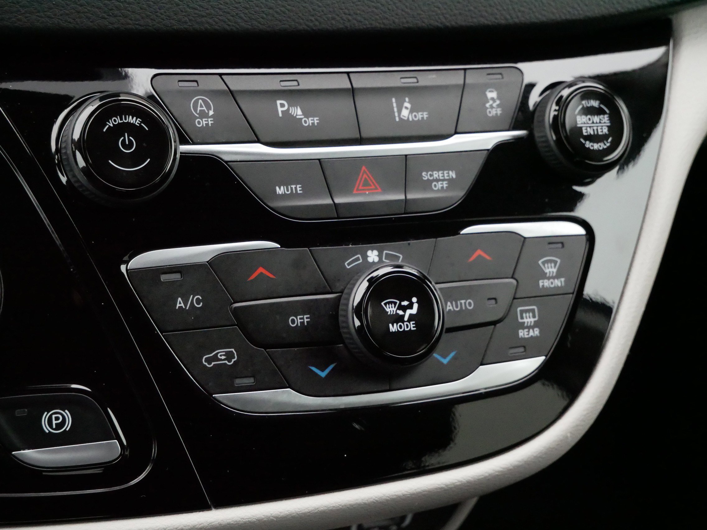 Used 2024 Chrysler Pacifica Touring-L image 23