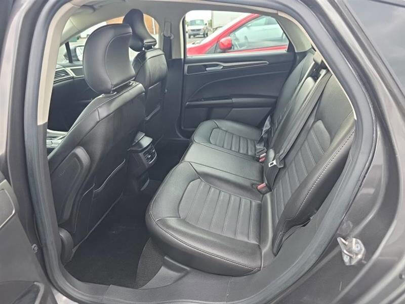 Used 2016 Ford Fusion SE w/ Equipment Group 202A FWD image 5