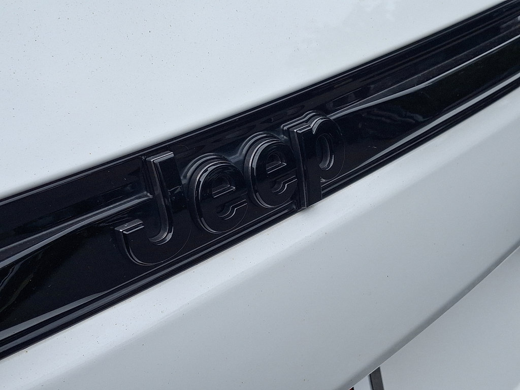 Certified 2023 Jeep Grand Cherokee Altitude image 16