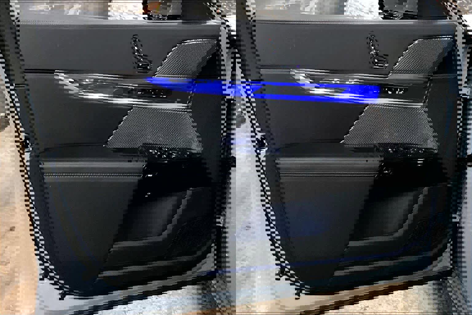 Used 2025 BMW 760i xDrive image 25