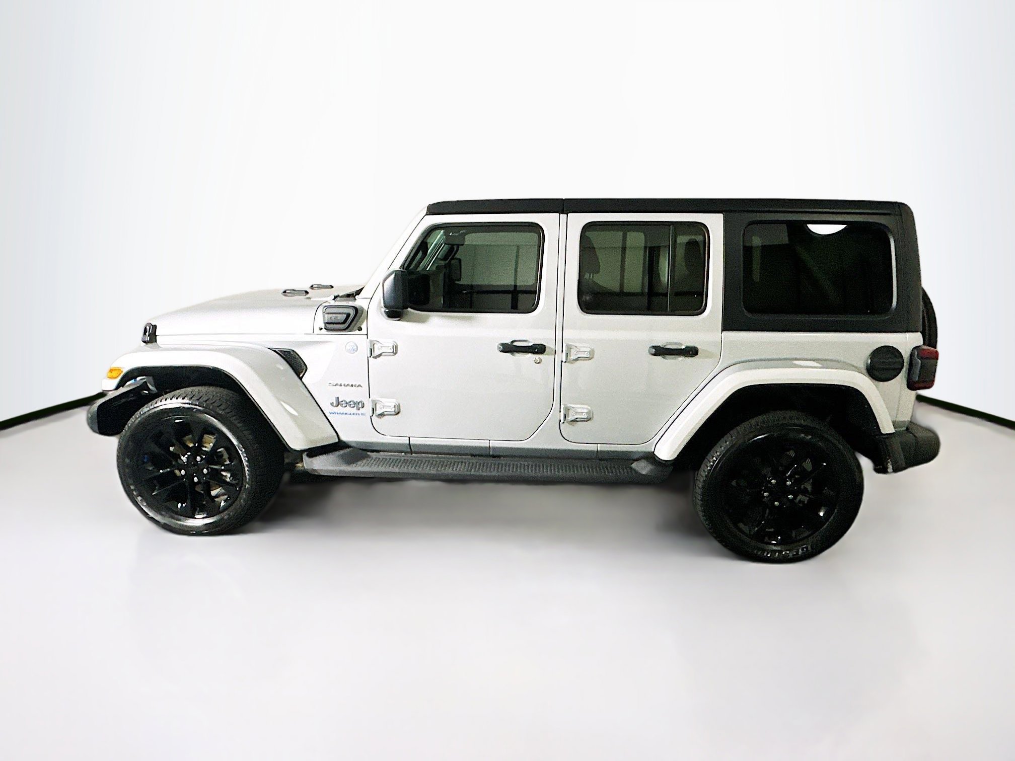 Used 2023 Jeep Wrangler Sahara image 4
