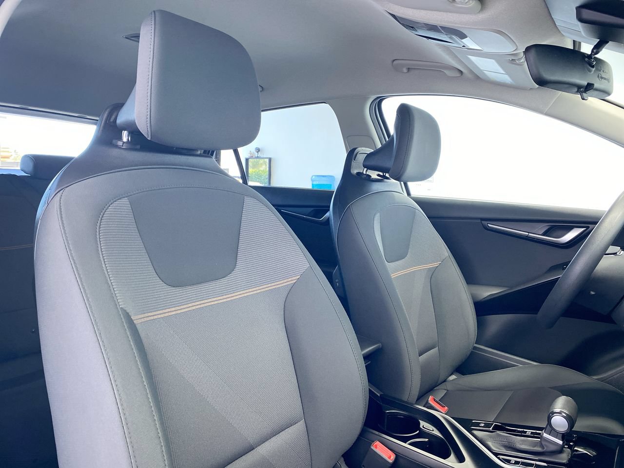 Certified 2025 Kia Niro LX FWD image 30