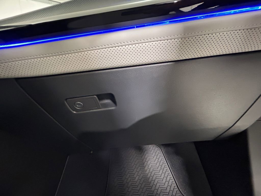 Used 2025 Volkswagen Atlas Cross Sport SEL Premium R-Line image 24