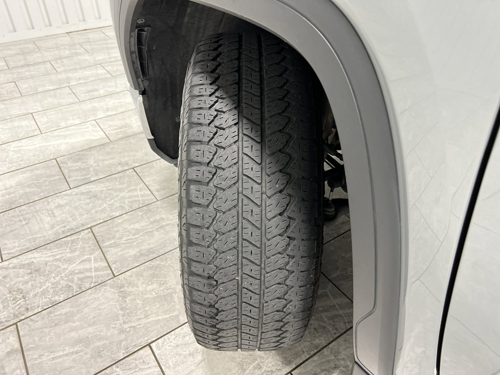 Used 2023 GMC Sierra 1500 SLT image 38