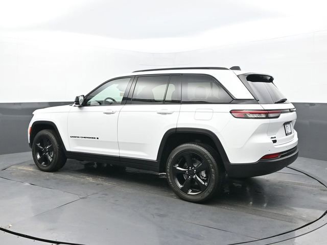 Used 2022 Jeep Grand Cherokee Altitude image 3