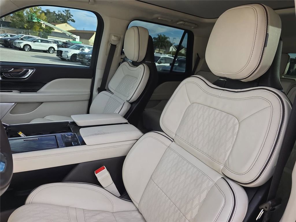 Used 2023 Lincoln Navigator Black Label image 17