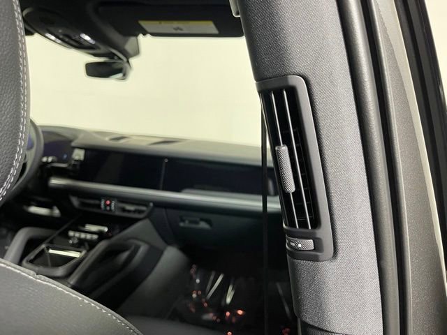Used 2025 Porsche Cayenne image 23