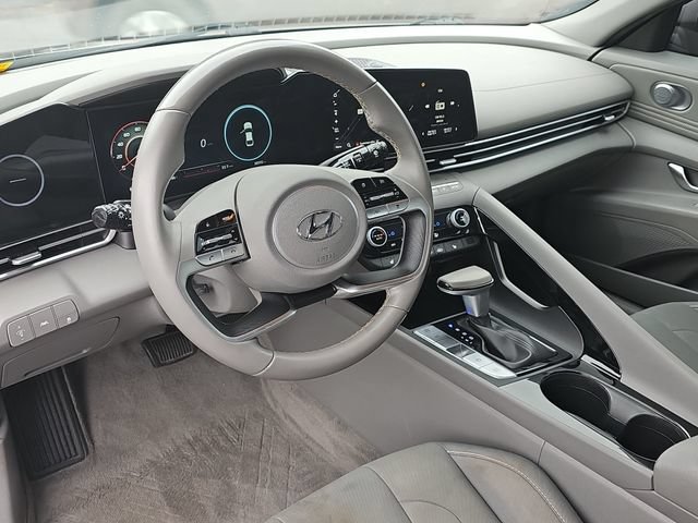 Used 2023 Hyundai Elantra SEL w/ Convenience Package FWD image 17