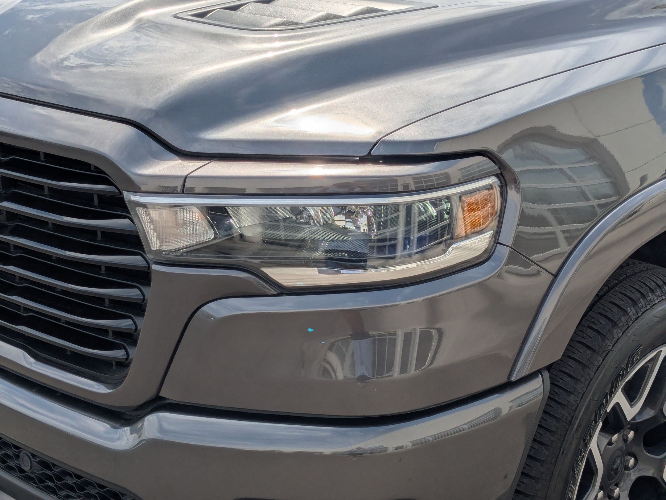 Used 2025 RAM 1500 Laramie w/ Sport Appearance Package AWD/4WD image 13