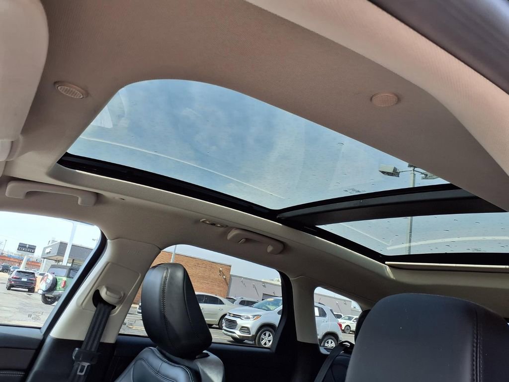 Used 2024 Lincoln Corsair Premiere w/ Equipment Group 101A image 11