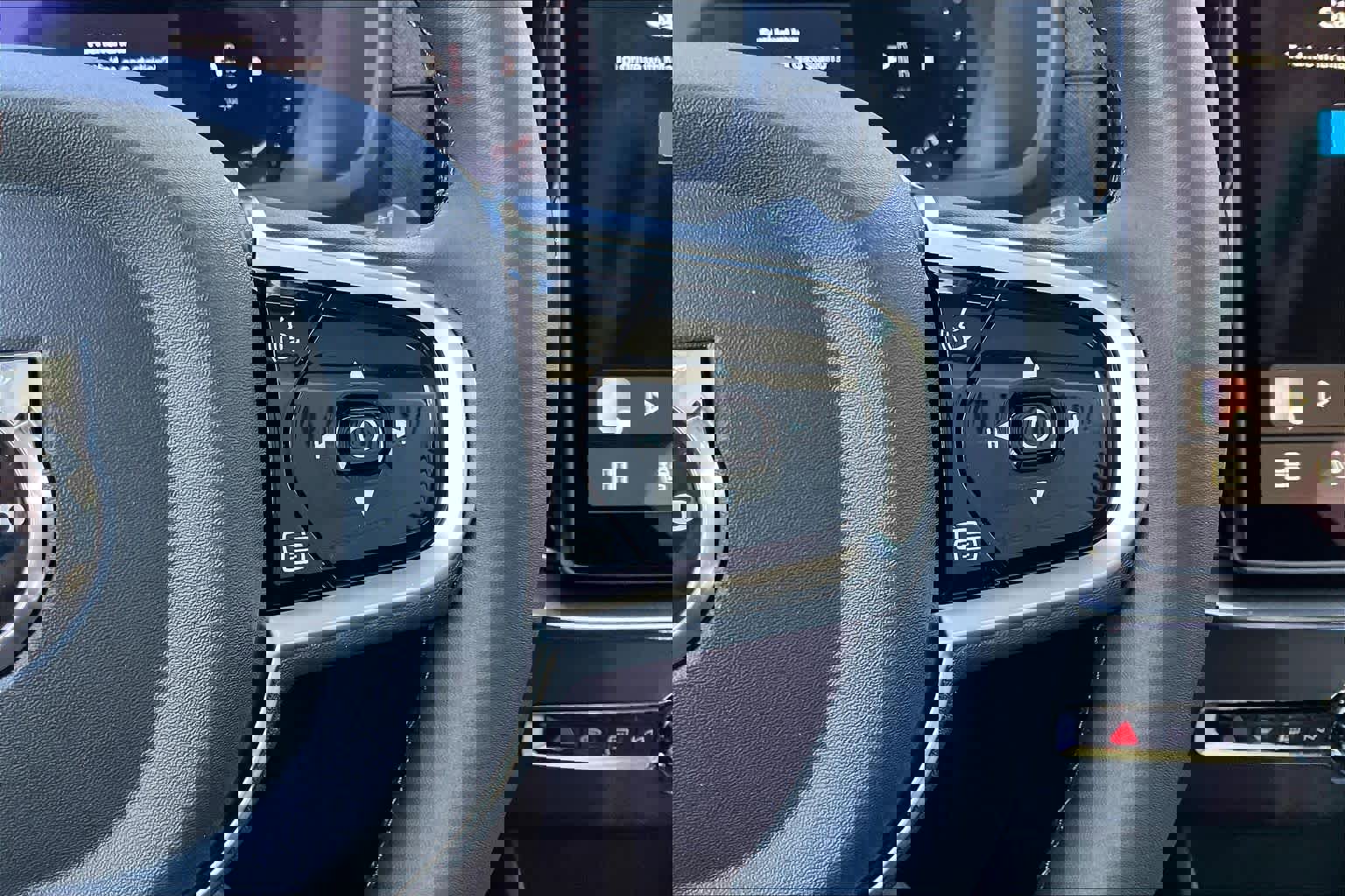 New 2026 Volvo XC90 B6 Ultra w/ Protection Package image 18