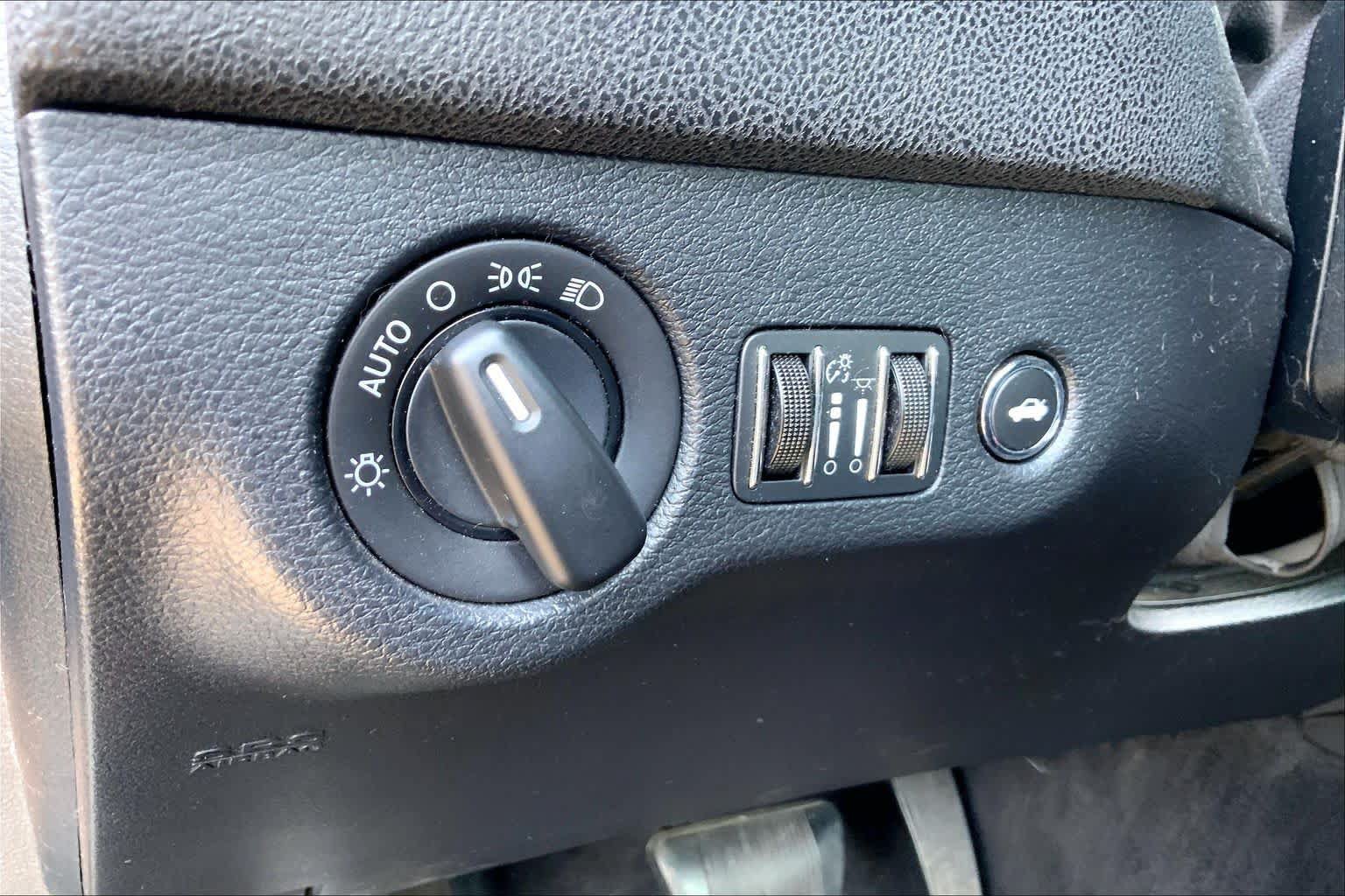 Used 2014 Dodge Charger SE RWD image 36