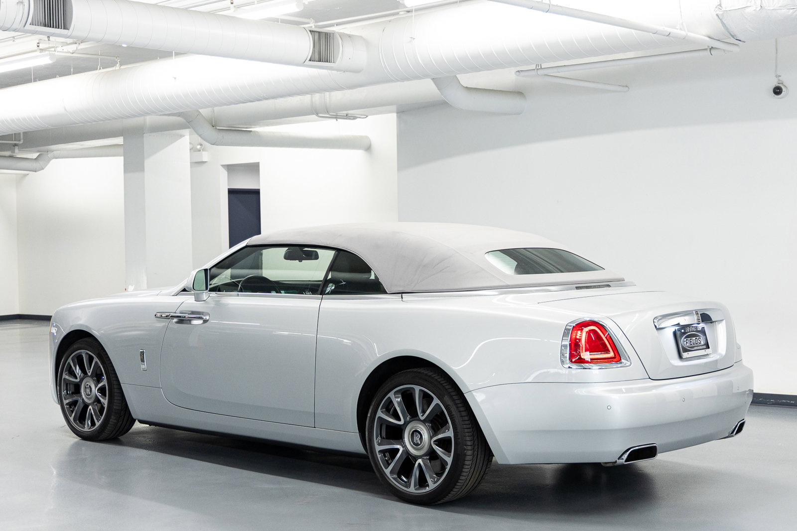 Used 2017 Rolls-Royce Dawn image 5