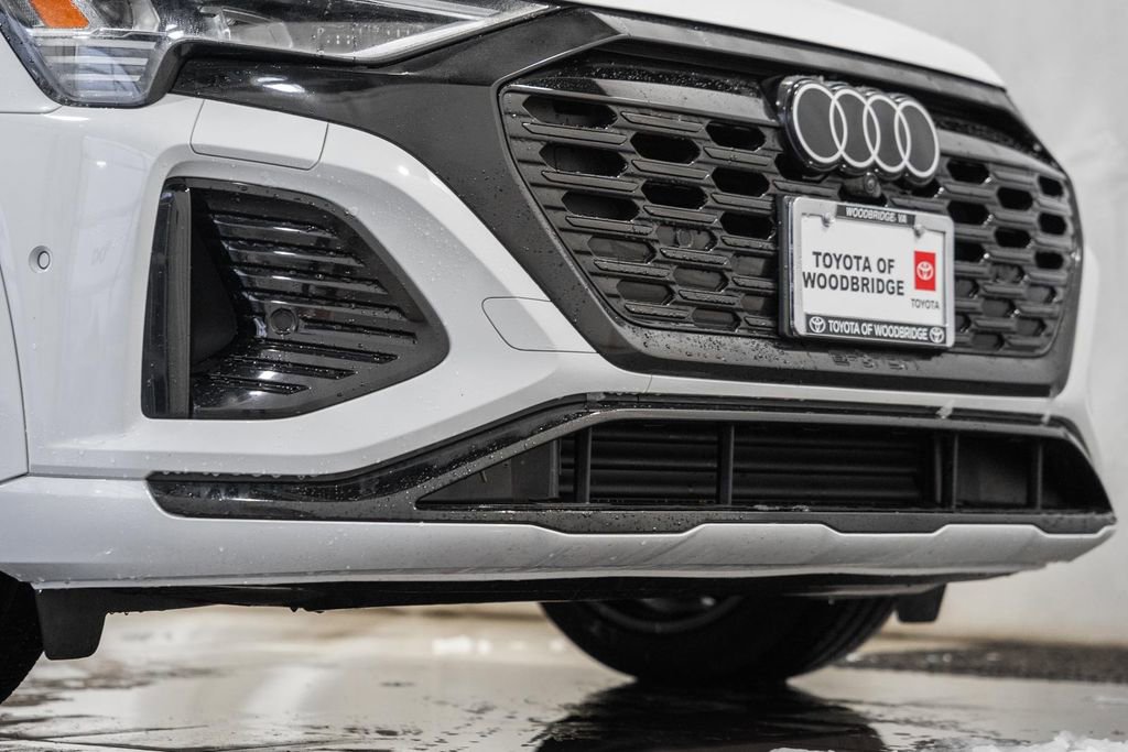 Used 2024 Audi Q8 e-tron Premium Plus image 12
