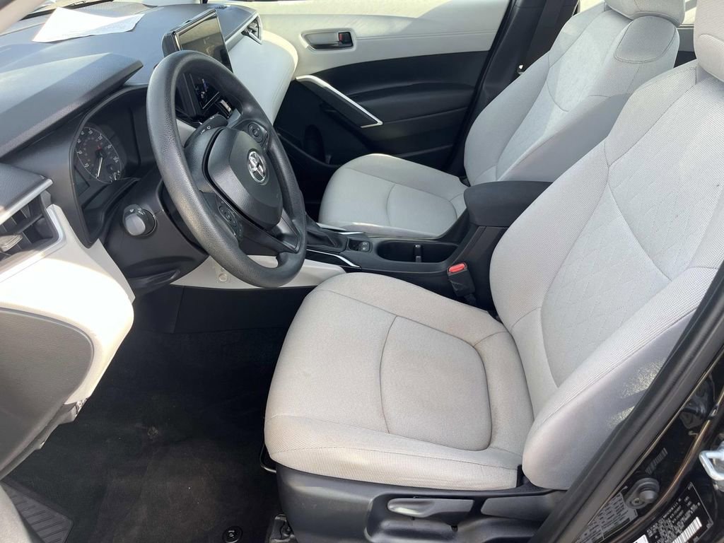 Used 2025 Toyota Corolla Cross L image 11