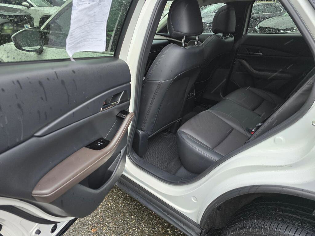 Used 2022 MAZDA CX-30 AWD 2.5 S w/ Premium Package image 24