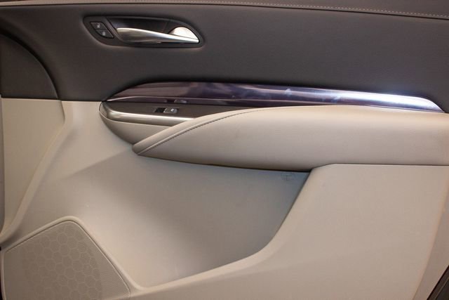 Used 2023 Cadillac XT4 Luxury w/ Cold Weather Package image 11