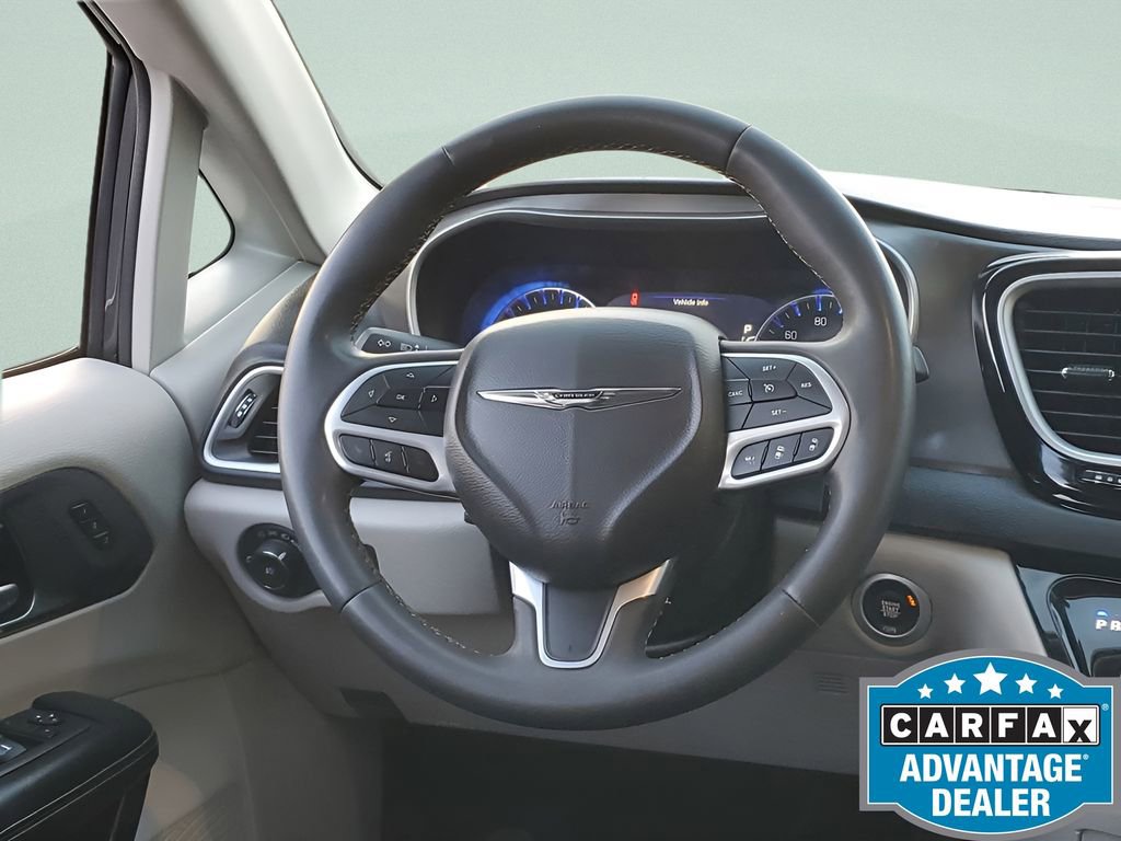 Used 2023 Chrysler Pacifica Touring-L image 28