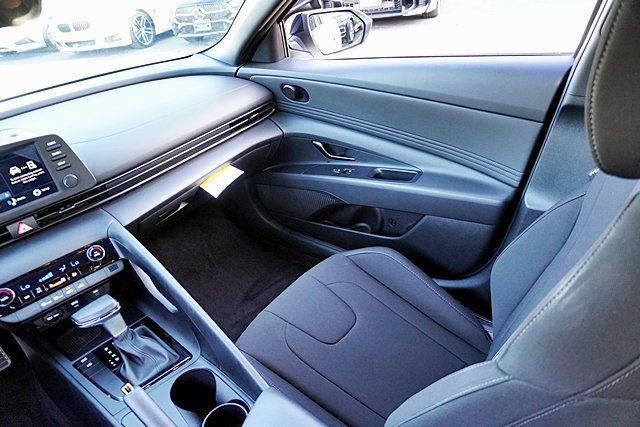 Certified 2025 Hyundai Elantra Sport image 20