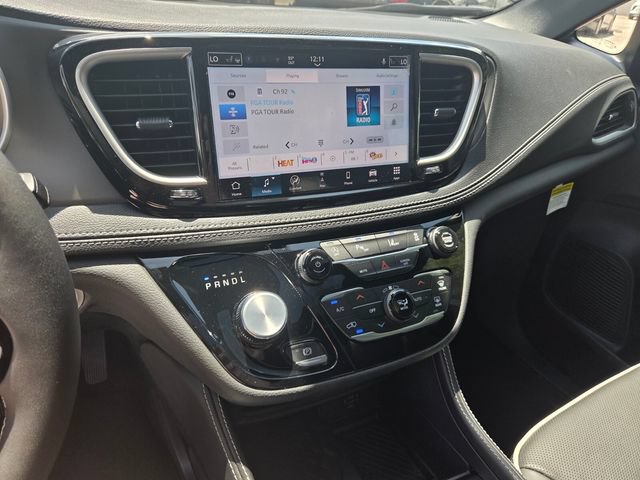 New 2027 Chrysler Pacifica Limited w/ S Appearance Package FWD image 24