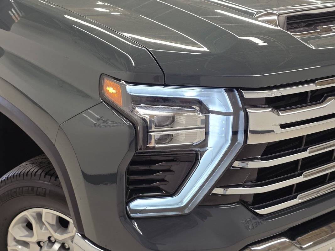 Used 2025 Chevrolet Silverado 2500 LTZ w/ LTZ Premium Package AWD/4WD image 44