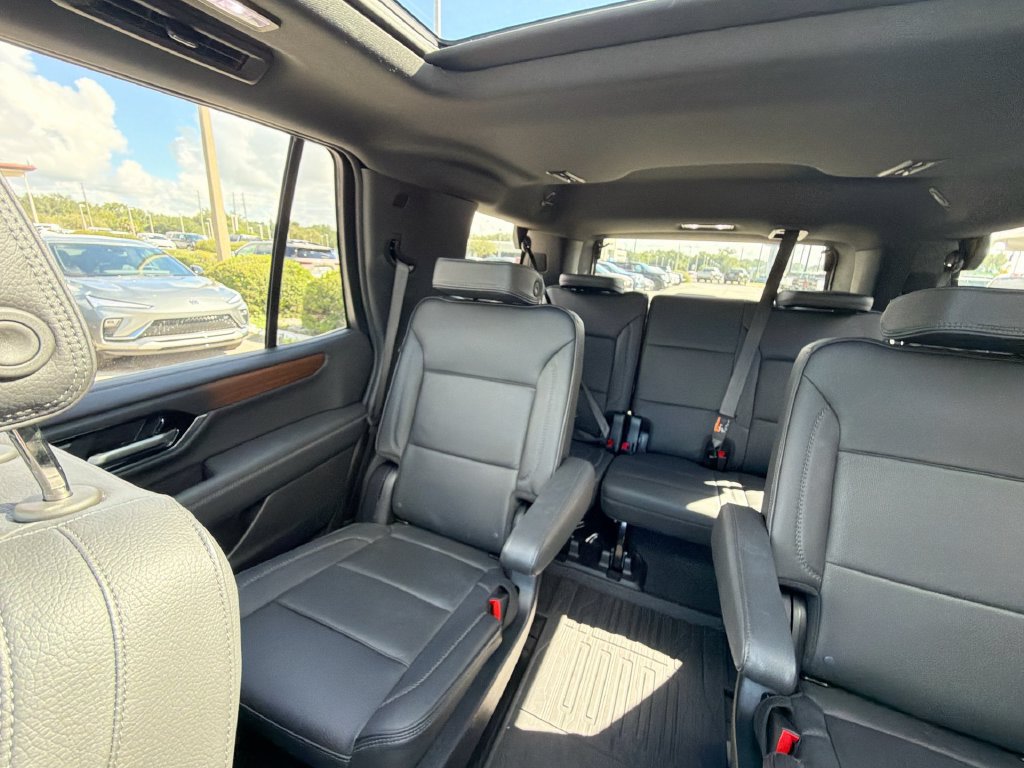 Used 2025 GMC Yukon Denali w/ Sun & Power Step Package AWD/4WD image 14