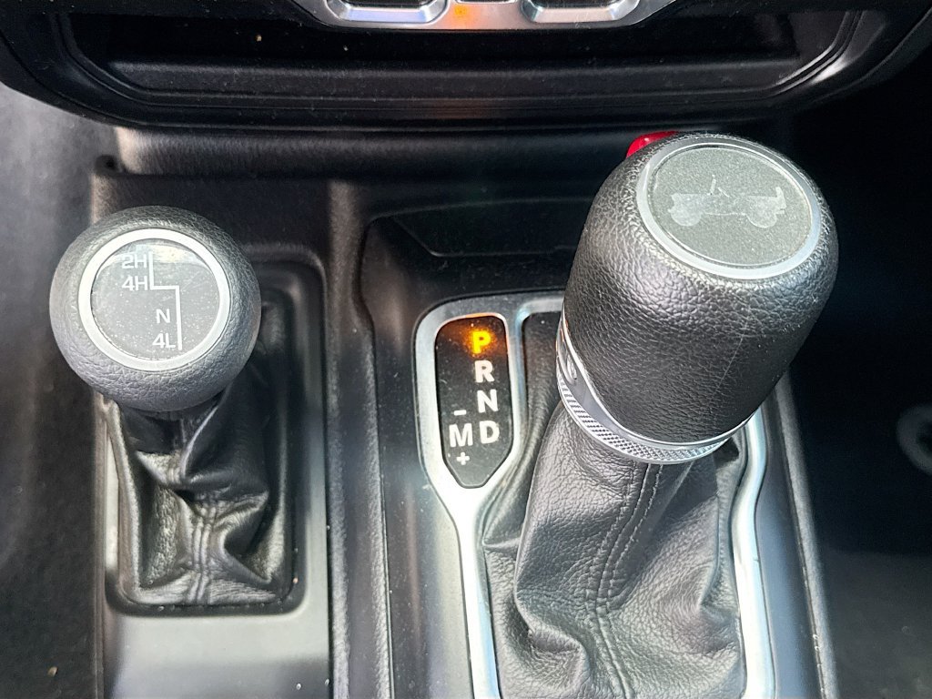 Certified 2022 Jeep Wrangler Unlimited Sport w/ Sun And Sound Package AWD/4WD image 18