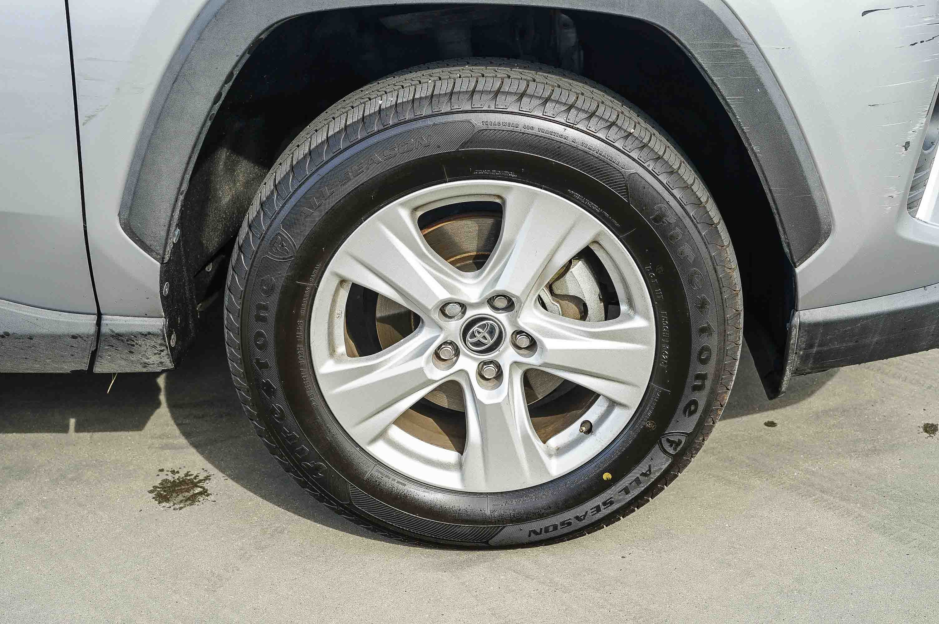 Used 2021 Toyota RAV4 XLE w/ Convenience Package image 10