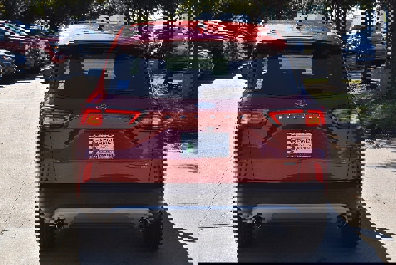 Used 2024 Ford Escape SE image 9