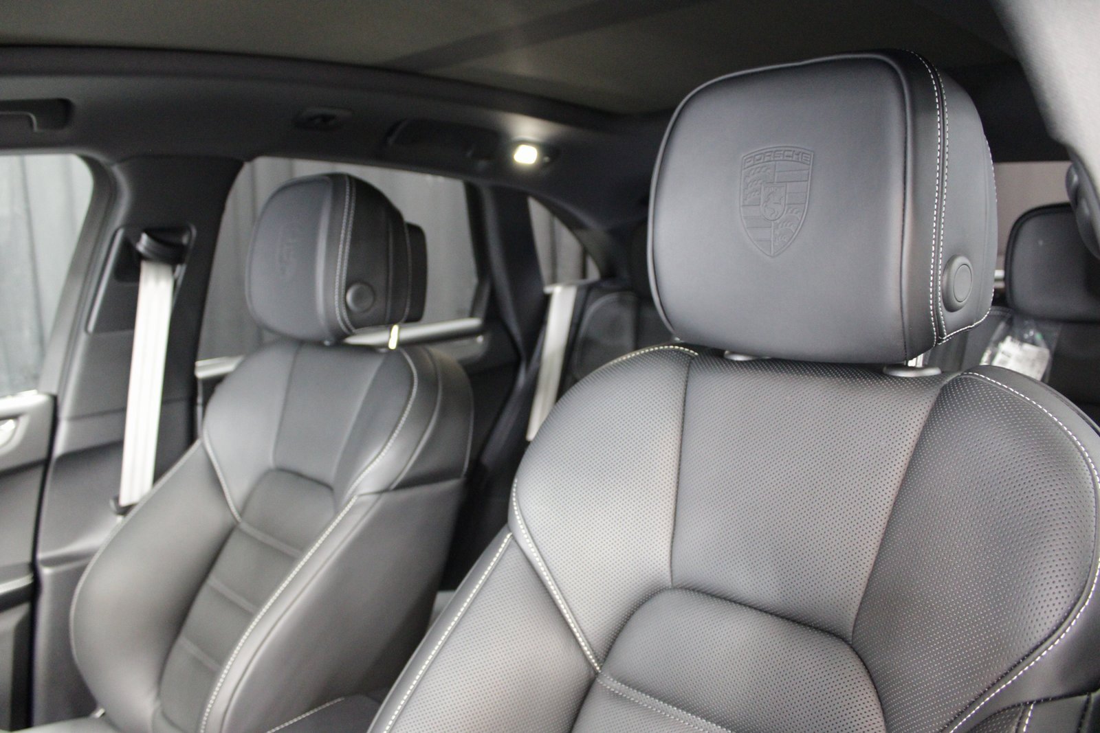 New 2026 Porsche Macan Turbo image 5