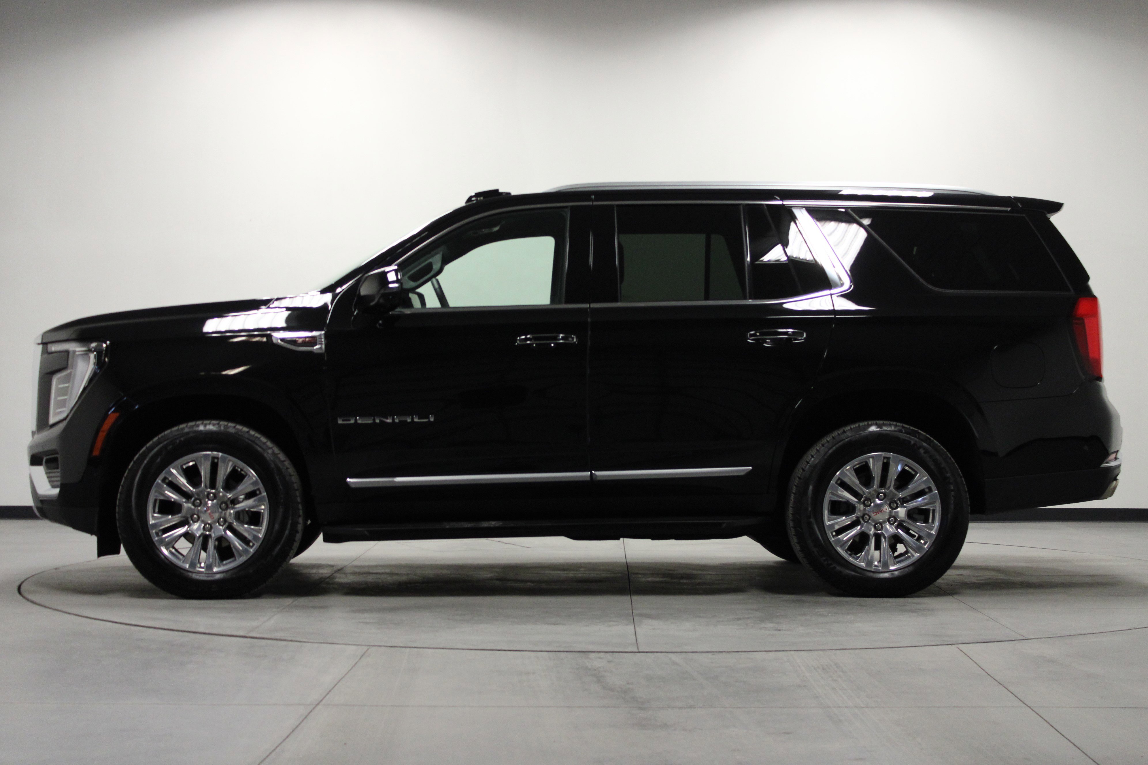 Used 2025 GMC Yukon Denali AWD/4WD image 7