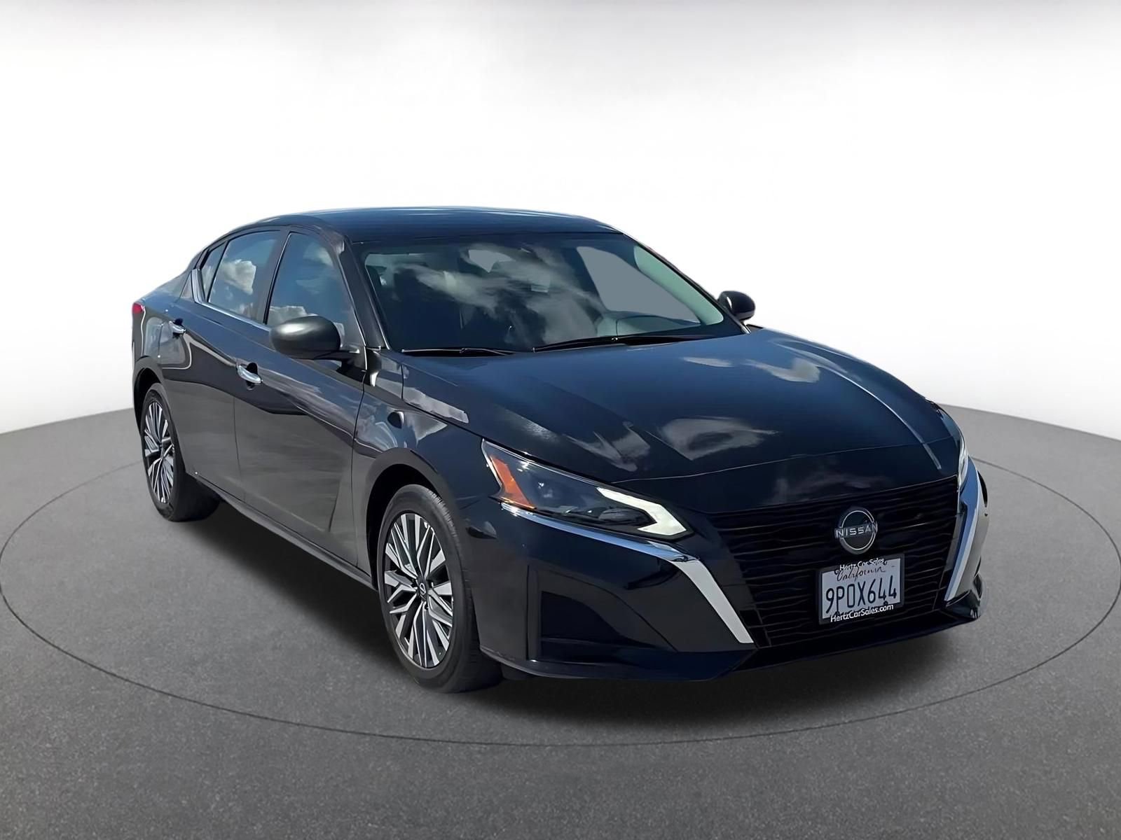 Used 2025 Nissan Altima 2.5 SV FWD image 3