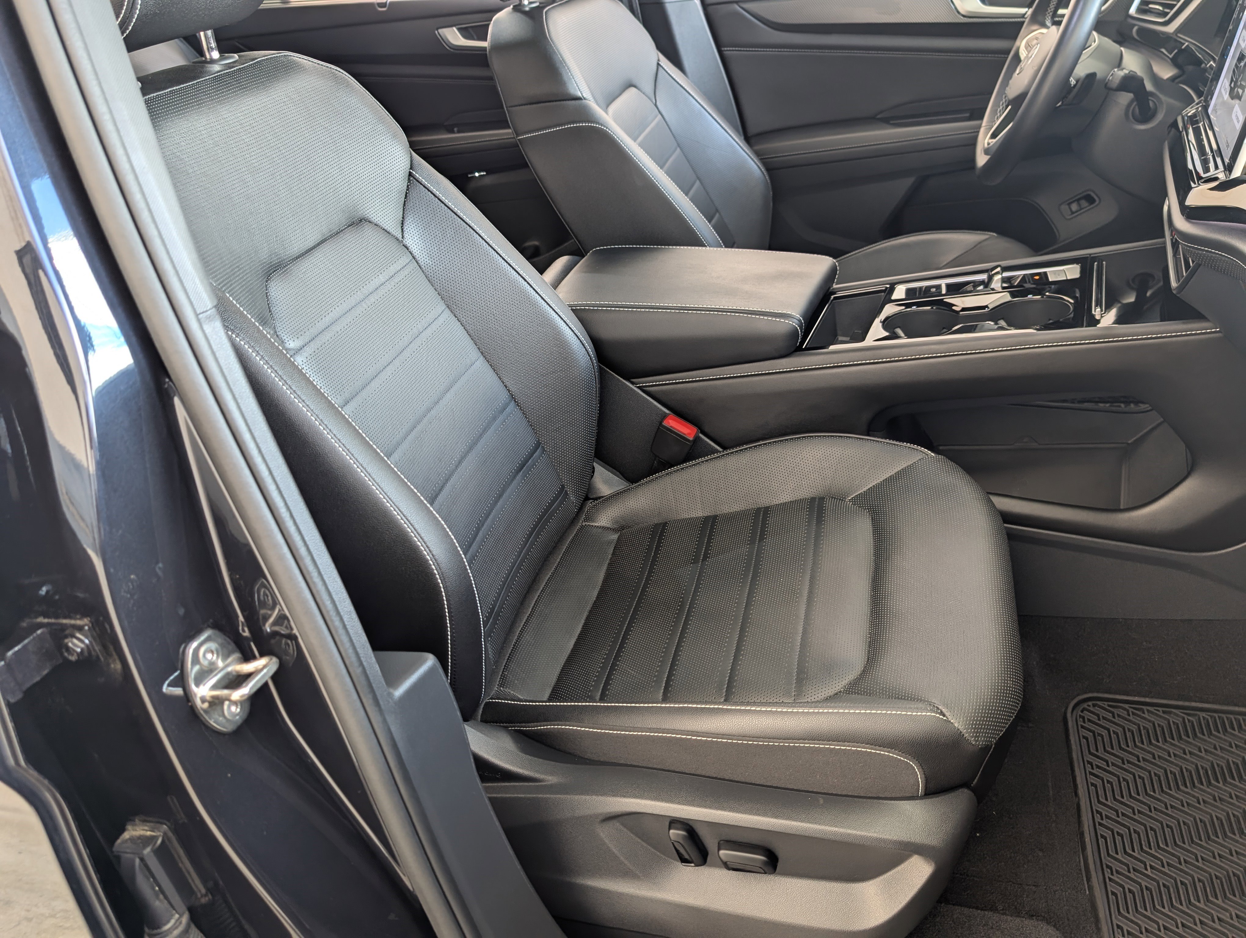 Used 2025 Volkswagen Atlas Cross Sport SEL image 21