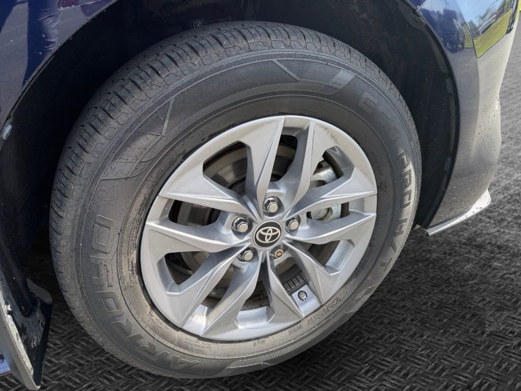 Used 2023 Toyota Sienna XLE w/ XLE Plus Package FWD image 9