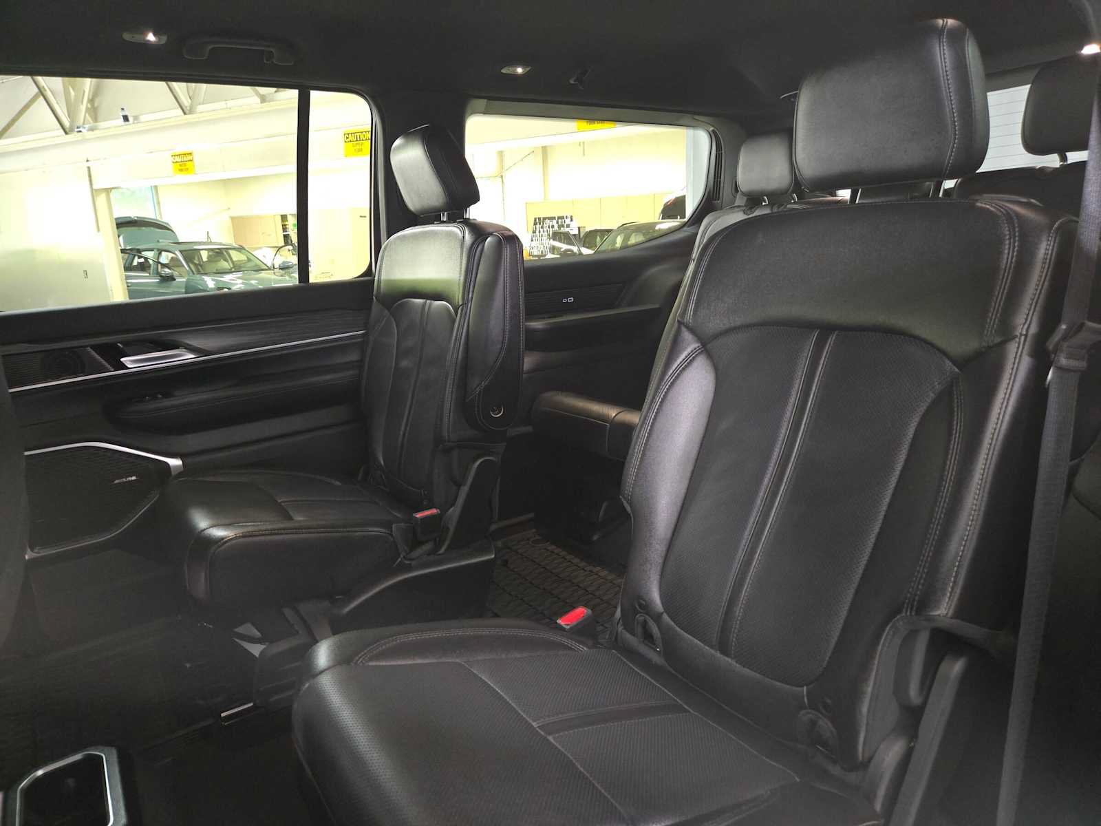 Used 2024 Jeep Wagoneer Series II AWD/4WD image 17