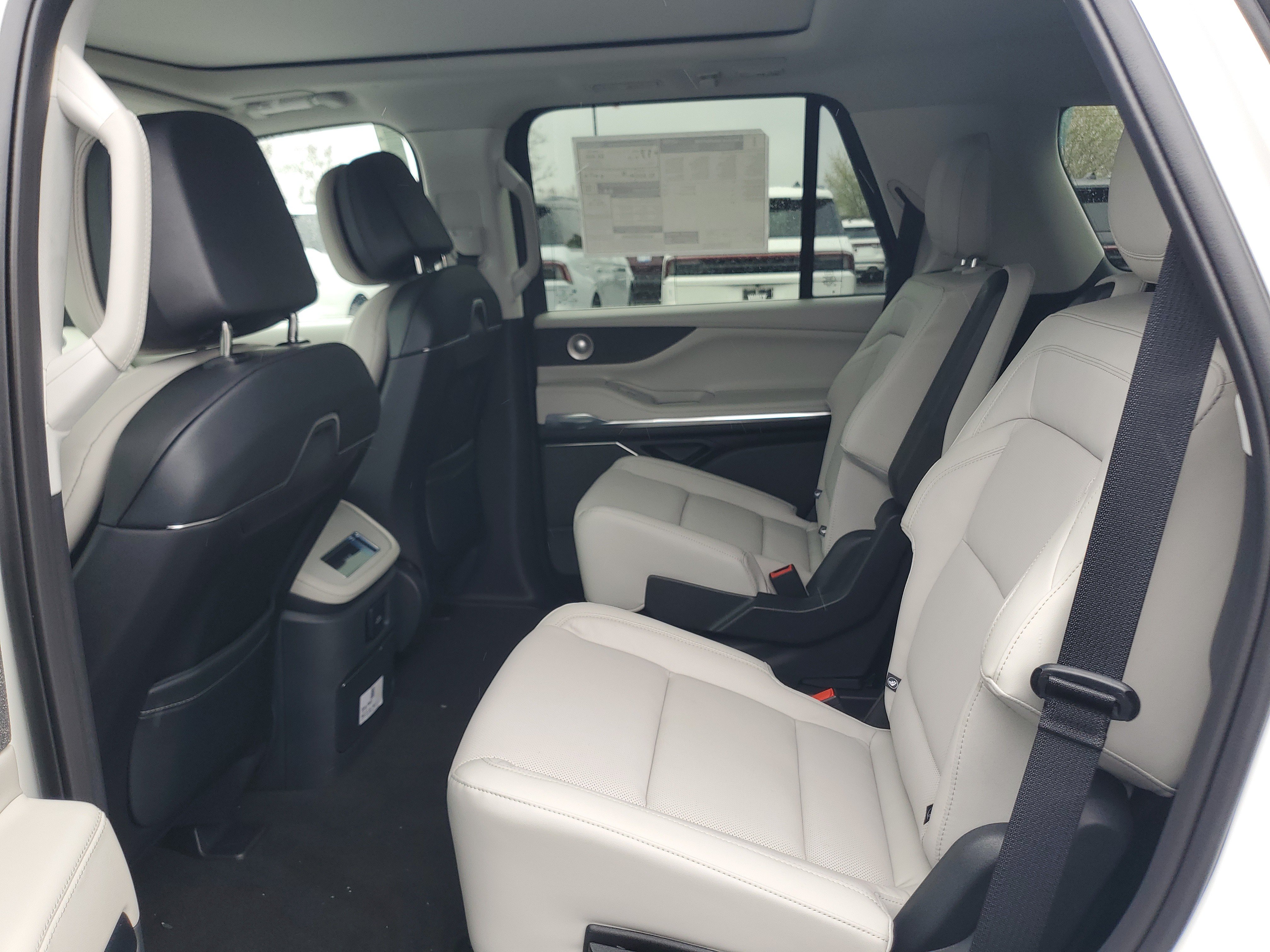 New 2026 Lincoln Navigator Reserve AWD/4WD image 27