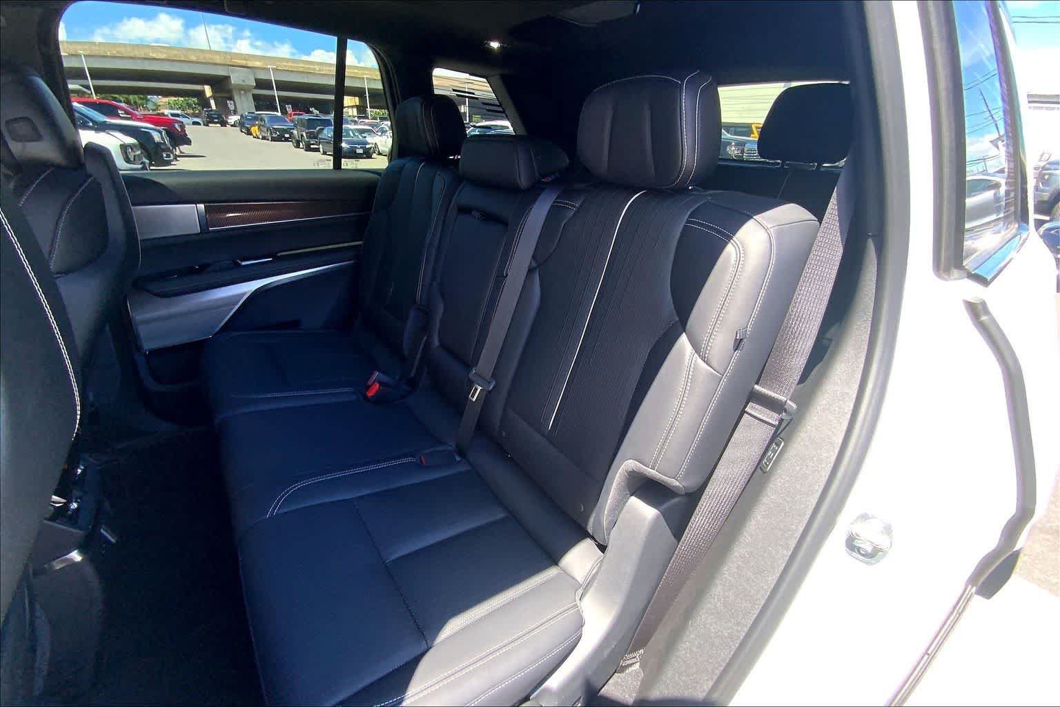Used 2026 Cadillac Vistiq Sport AWD/4WD image 29