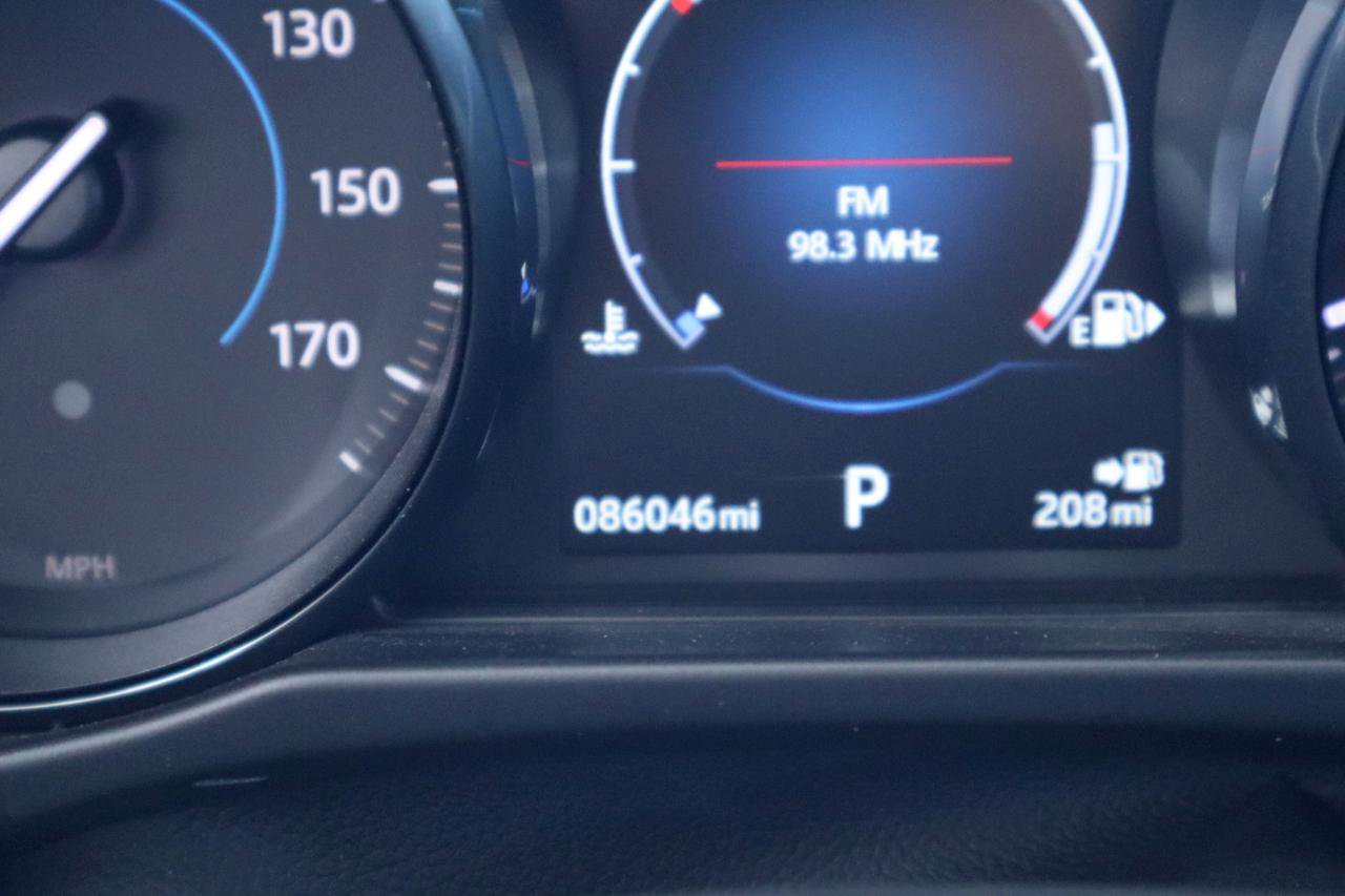 Used 2017 Jaguar XF Premium image 19