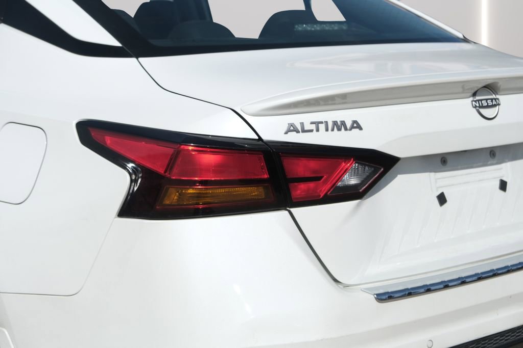Used 2023 Nissan Altima 2.0 SR FWD image 41