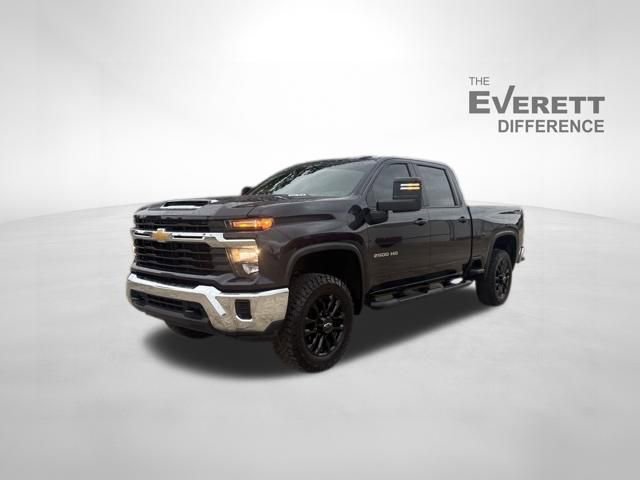 Used 2024 Chevrolet Silverado 2500 LT AWD/4WD image 3