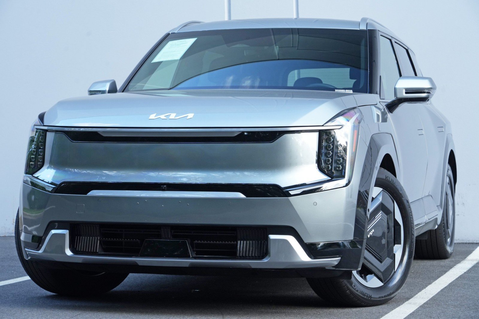 Used 2024 Kia EV9 Land AWD/4WD image 3