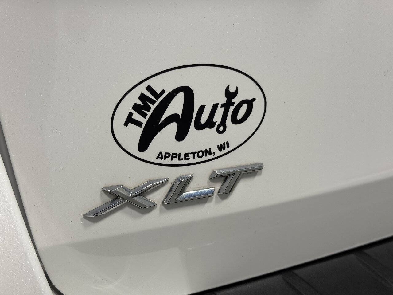 Used 2022 Ford Explorer XLT w/ XLT Sport Appearance Package AWD/4WD image 6
