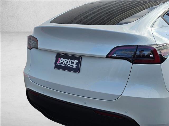 Used 2022 Tesla Model Y Long Range image 12