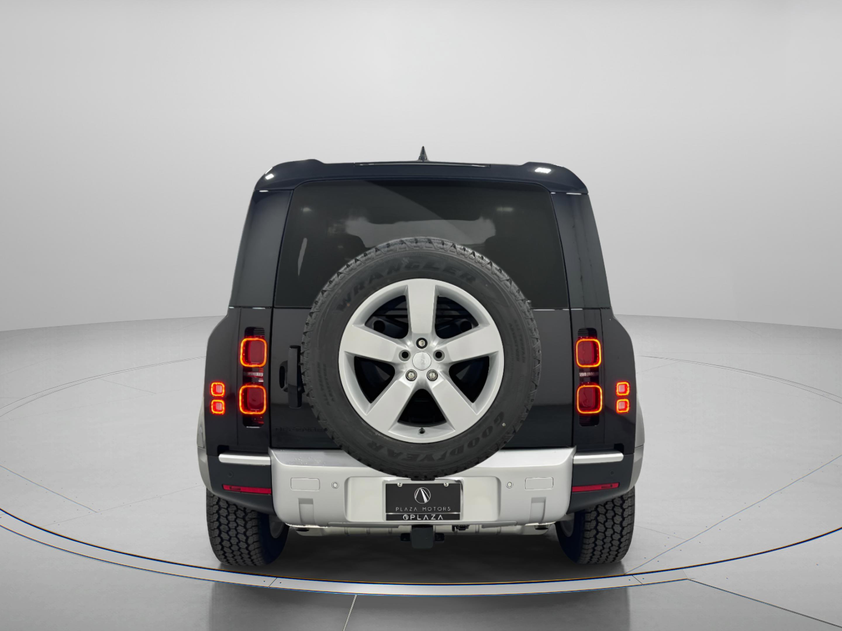 Used 2025 Land Rover Defender 110 S image 4