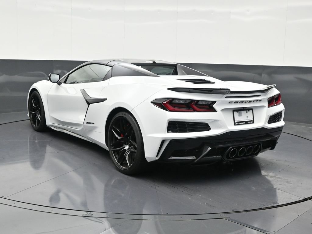 Used 2025 Chevrolet Corvette Z06 image 3