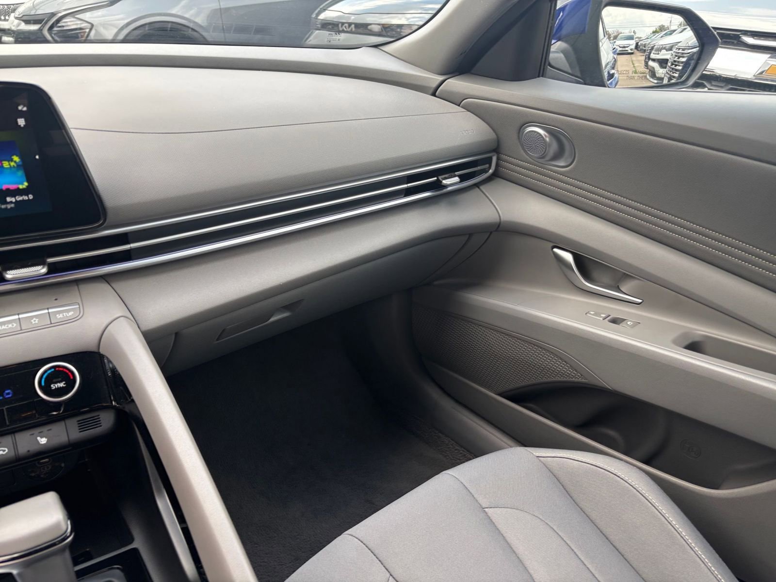 Used 2025 Hyundai Elantra SEL image 36