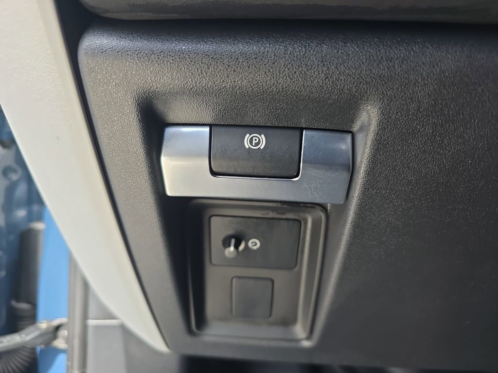 Used 2025 Land Rover Defender 110 S image 26