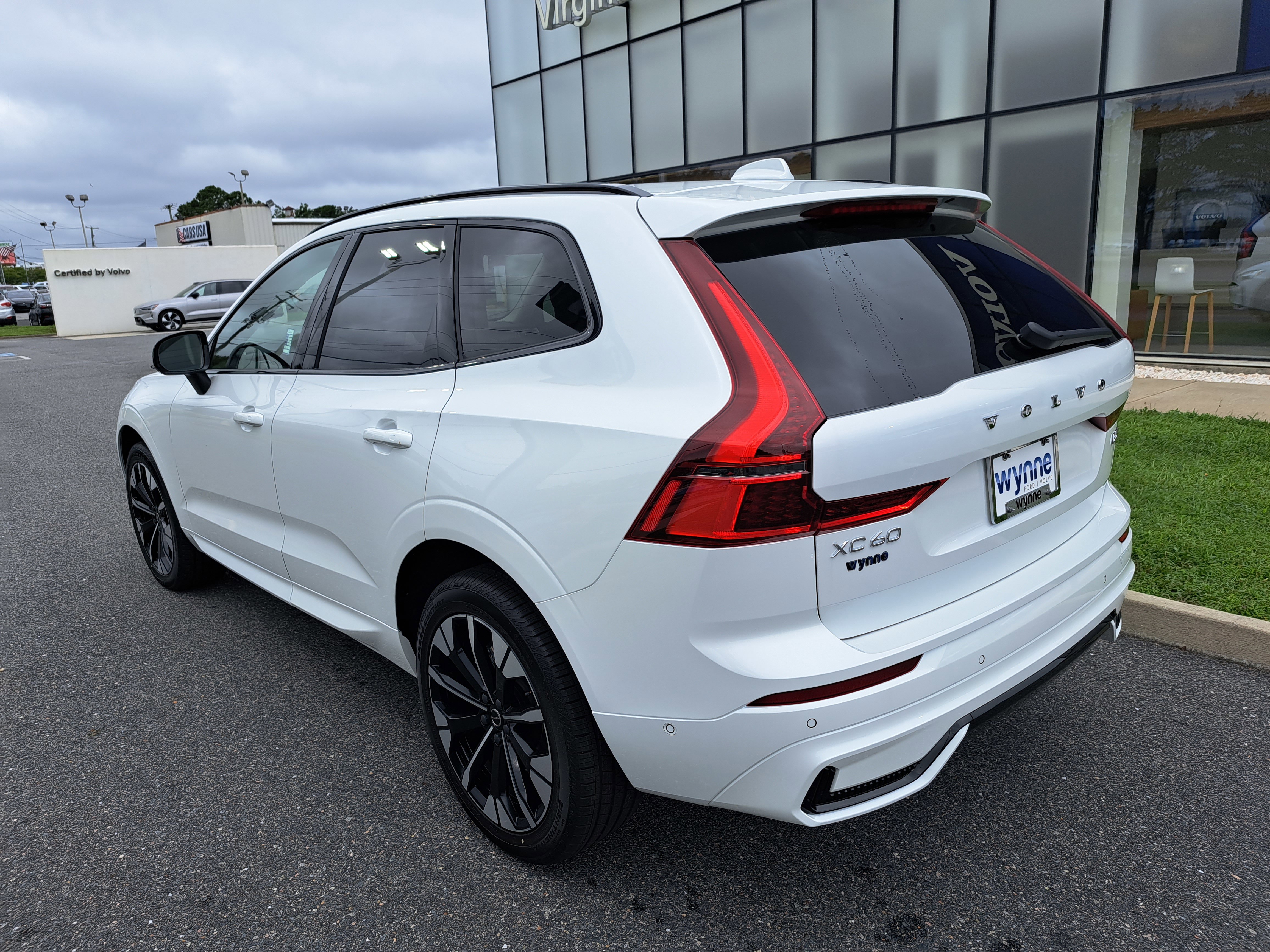 New 2026 Volvo XC60 B5 Ultra w/ Climate Package image 4