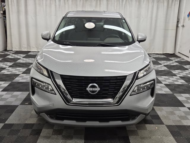 Used 2022 Nissan Rogue SV image 2