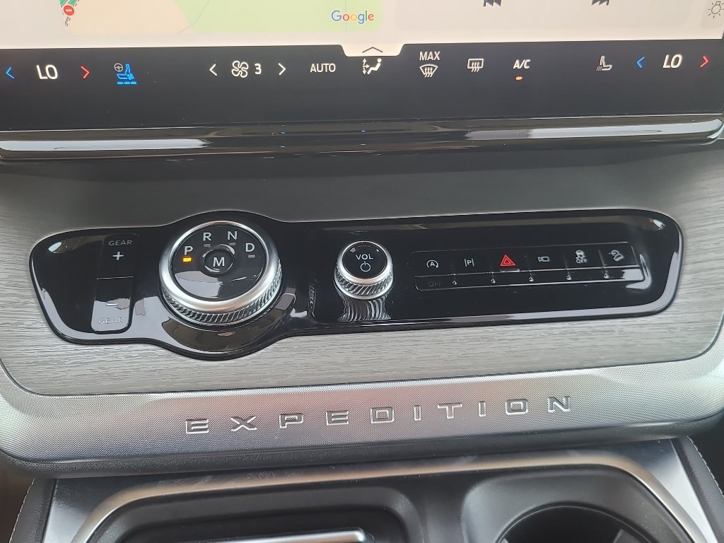 Used 2025 Ford Expedition Platinum AWD/4WD image 24